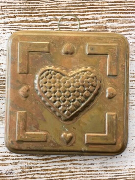 Vintage Copper Quilted Heart Mold Wall Mount - Picture 2 of 7